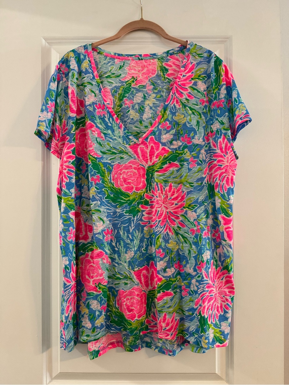 Lilly Pulitzer Pink and Blue Floral V‑Neck Tee